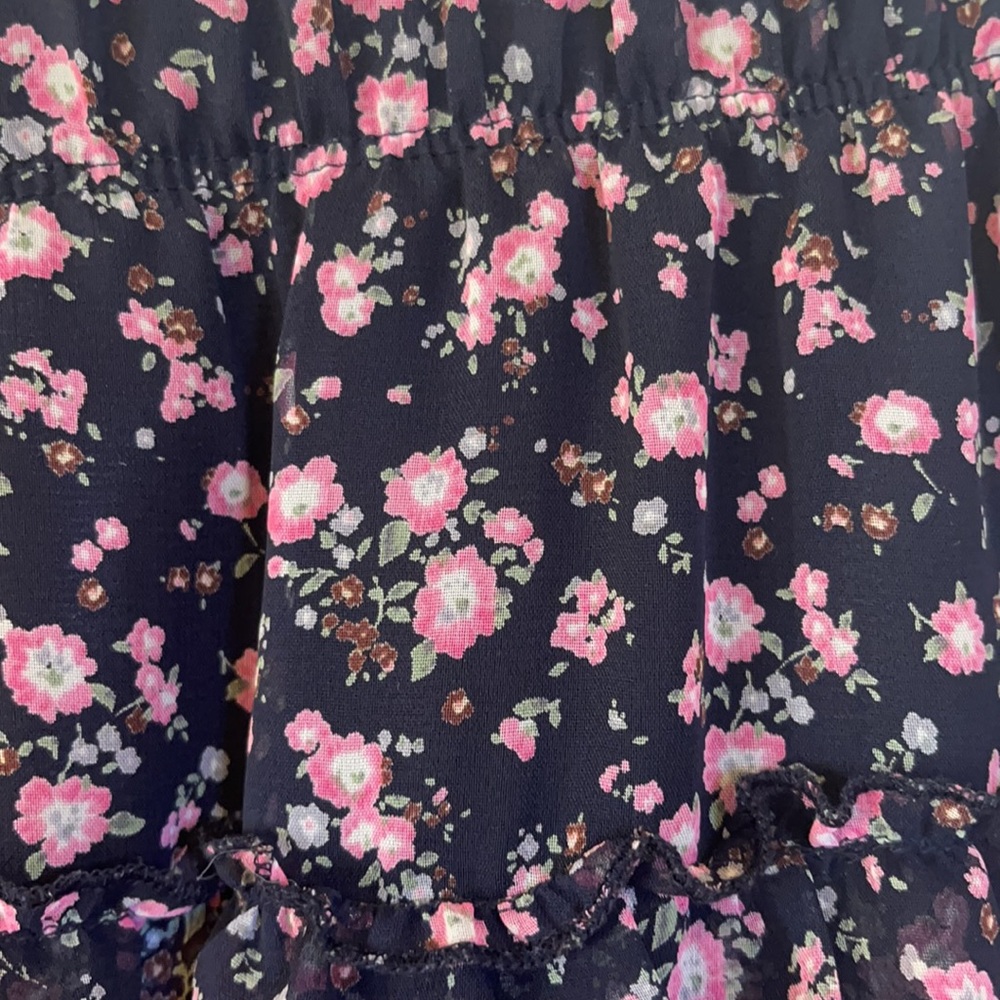 Forever 21 brand. Youth size 11/12. floral ruffled dress shorts. - Picture 2 of 4